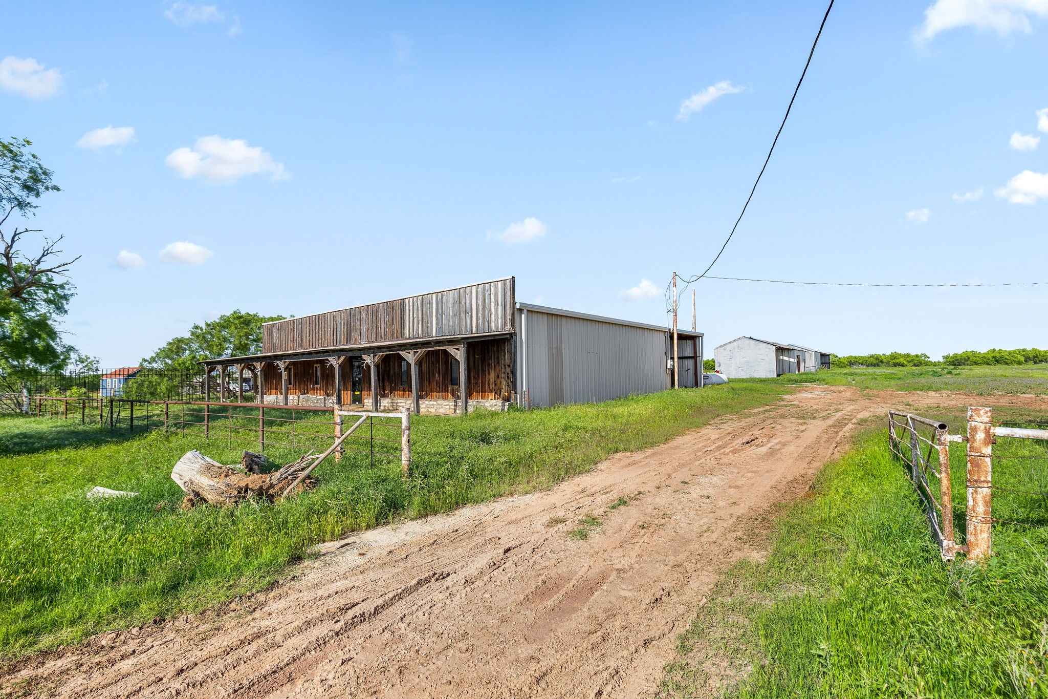 6213 Headquarters Road Iowa Park TX 76367