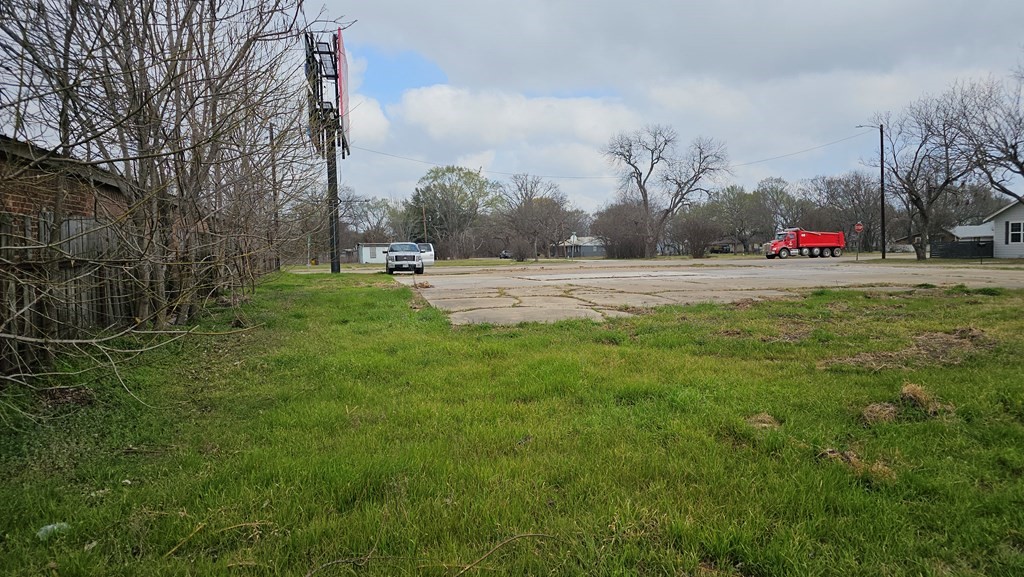 210 NE 2nd Street Kerens TX 75144