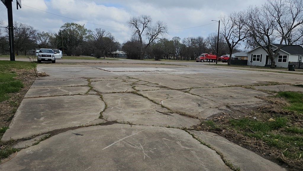 210 NE 2nd Street Kerens TX 75144