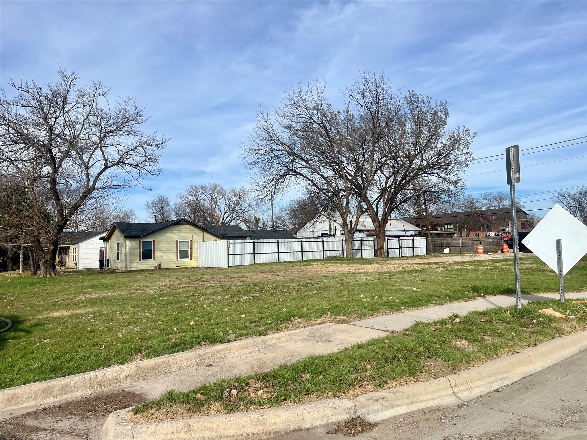 1820 W Lowden Street Fort Worth TX 76110