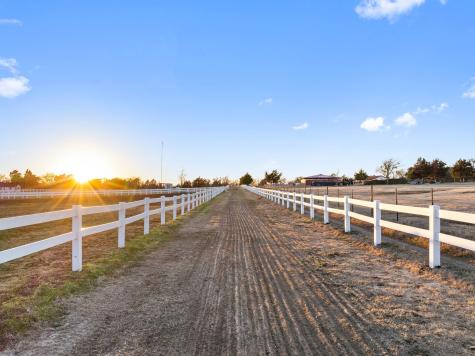 1715 S Joe Wilson Road Ovilla TX 75104