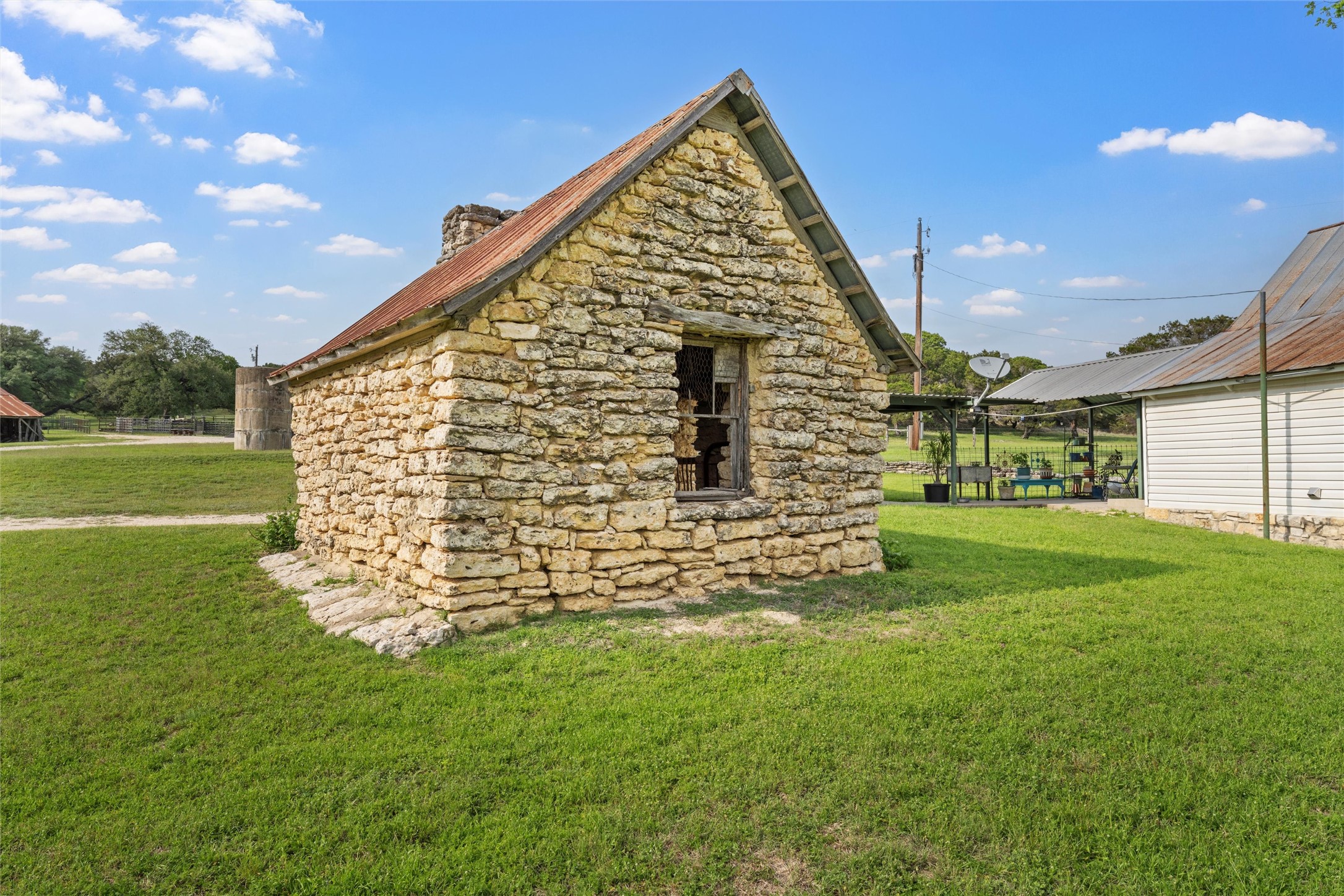 614 County Road 4165 Cranfills Gap TX 76637