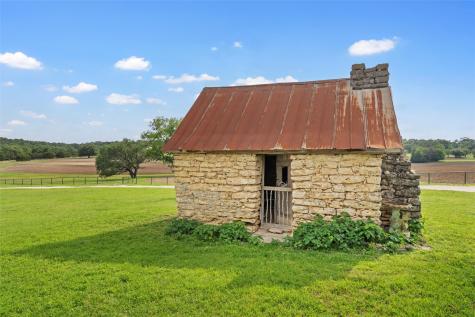 614 County Road 4165 Cranfills Gap TX 76637