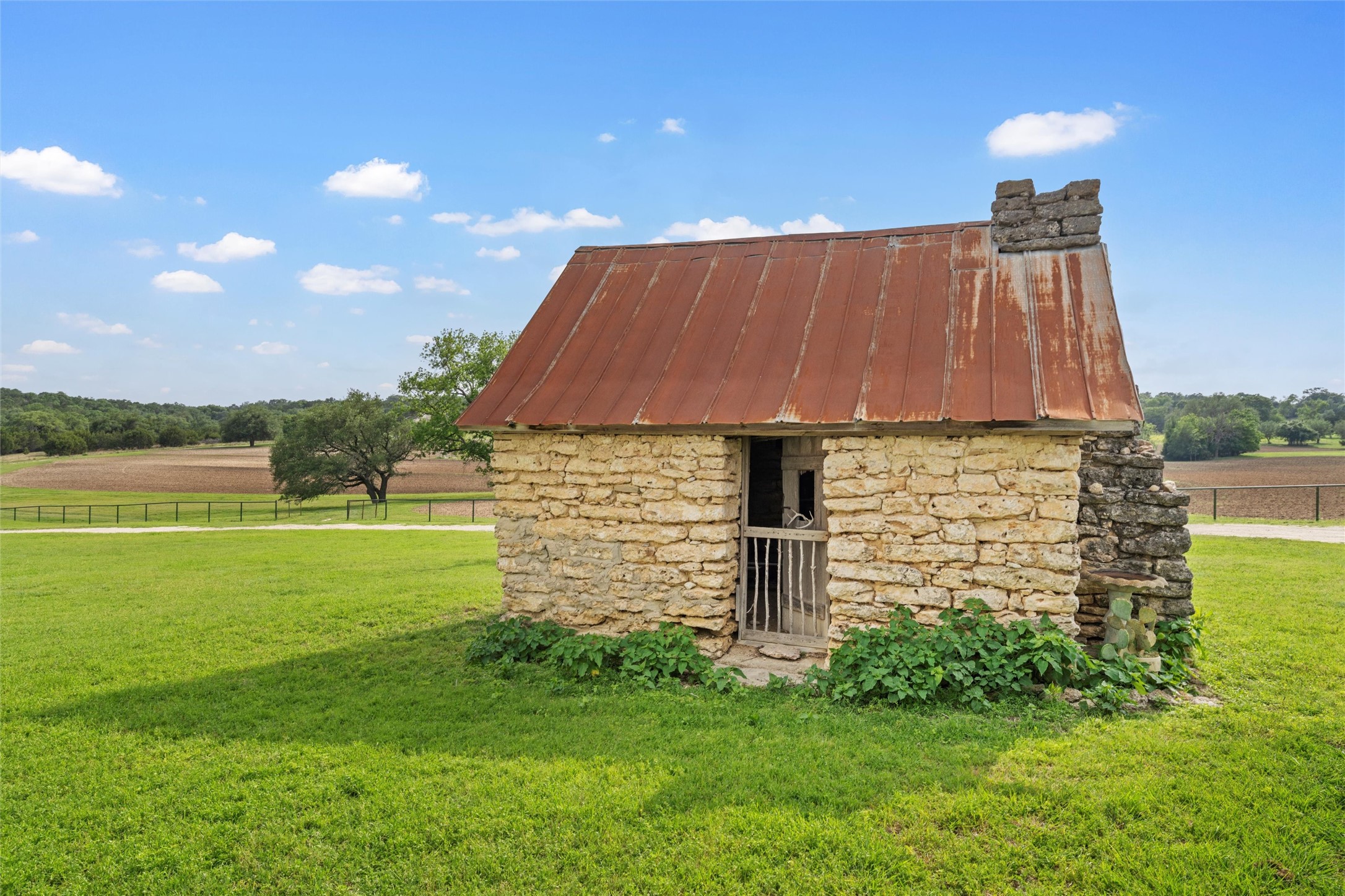 614 County Road 4165 Cranfills Gap TX 76637