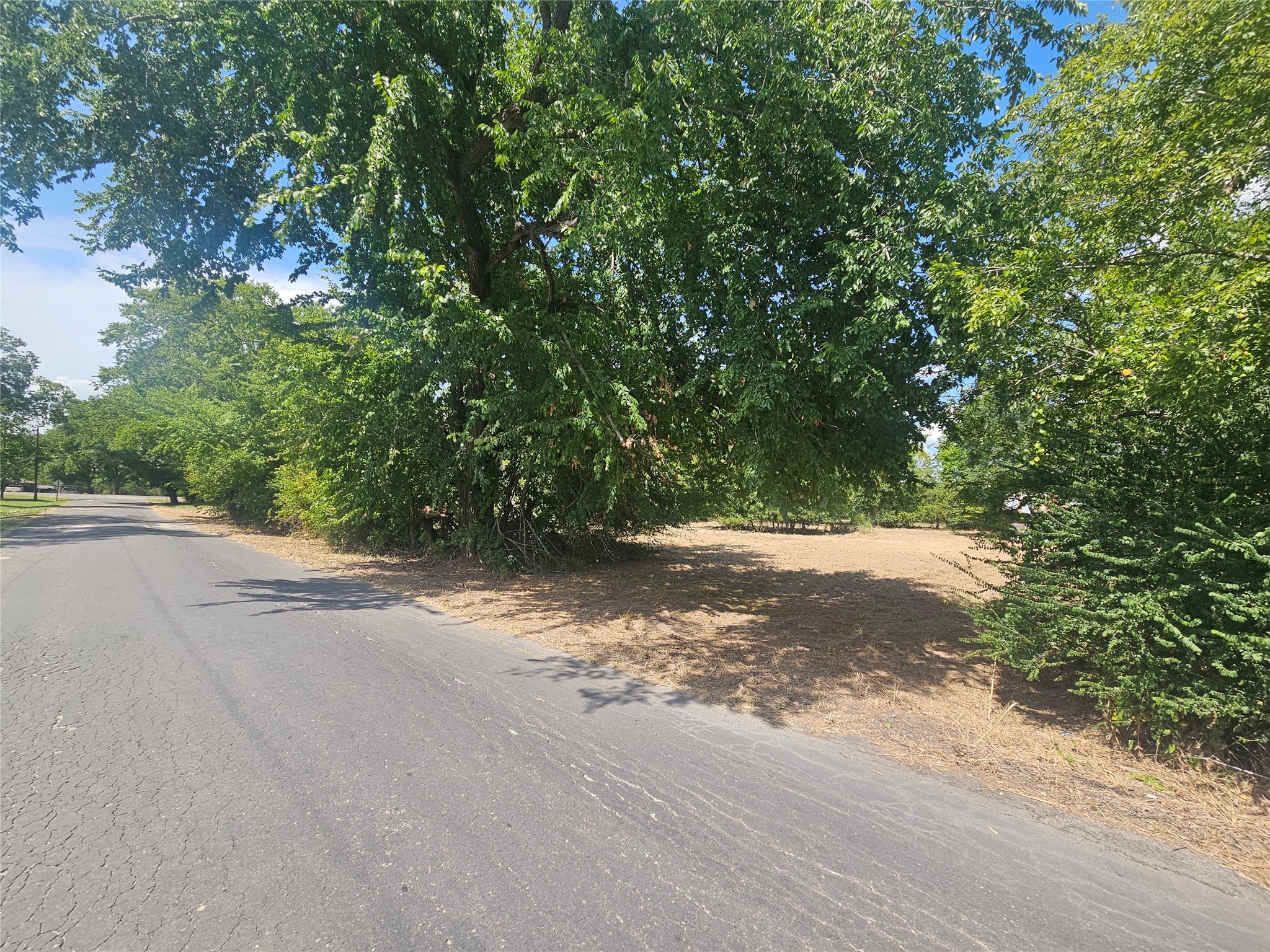 1.114 Ac Henderson Boulevard Groesbeck TX 76642