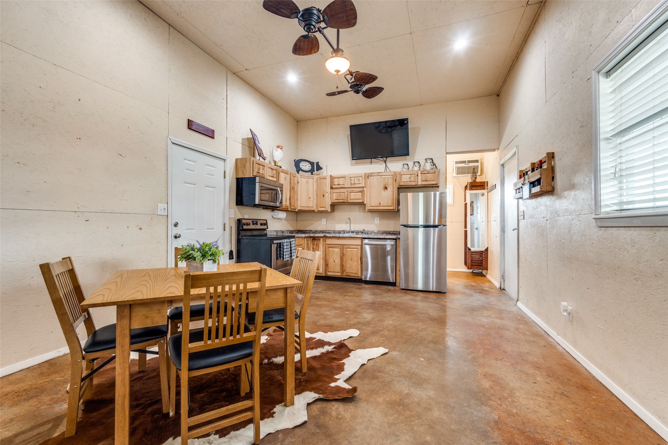 984 County Road 4027 Savoy TX 75479