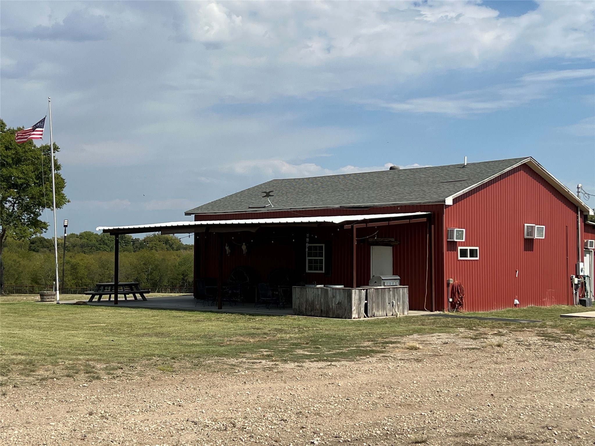 984 County Road 4027 Savoy TX 75479