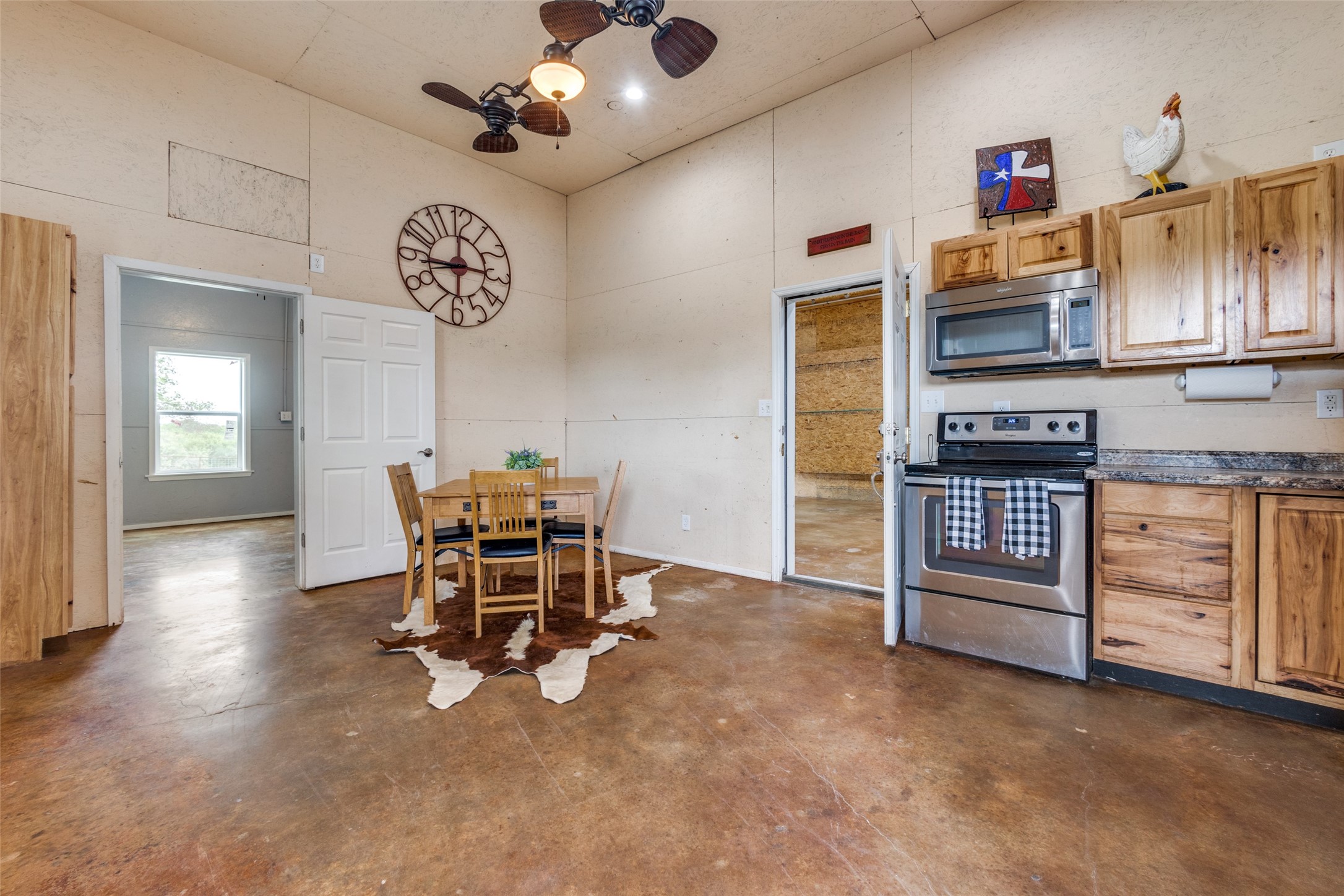 984 County Road 4027 Savoy TX 75479