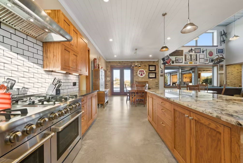 395-452 County Road 470 Chilton TX 76632
