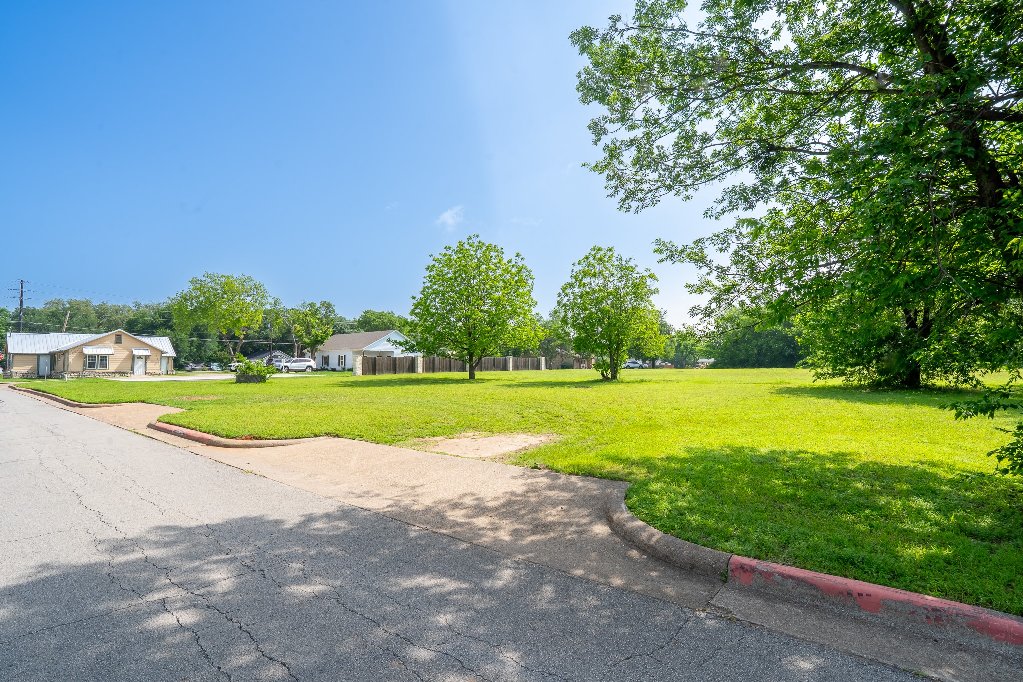 105 S Hawthorne Street Granbury TX 76048