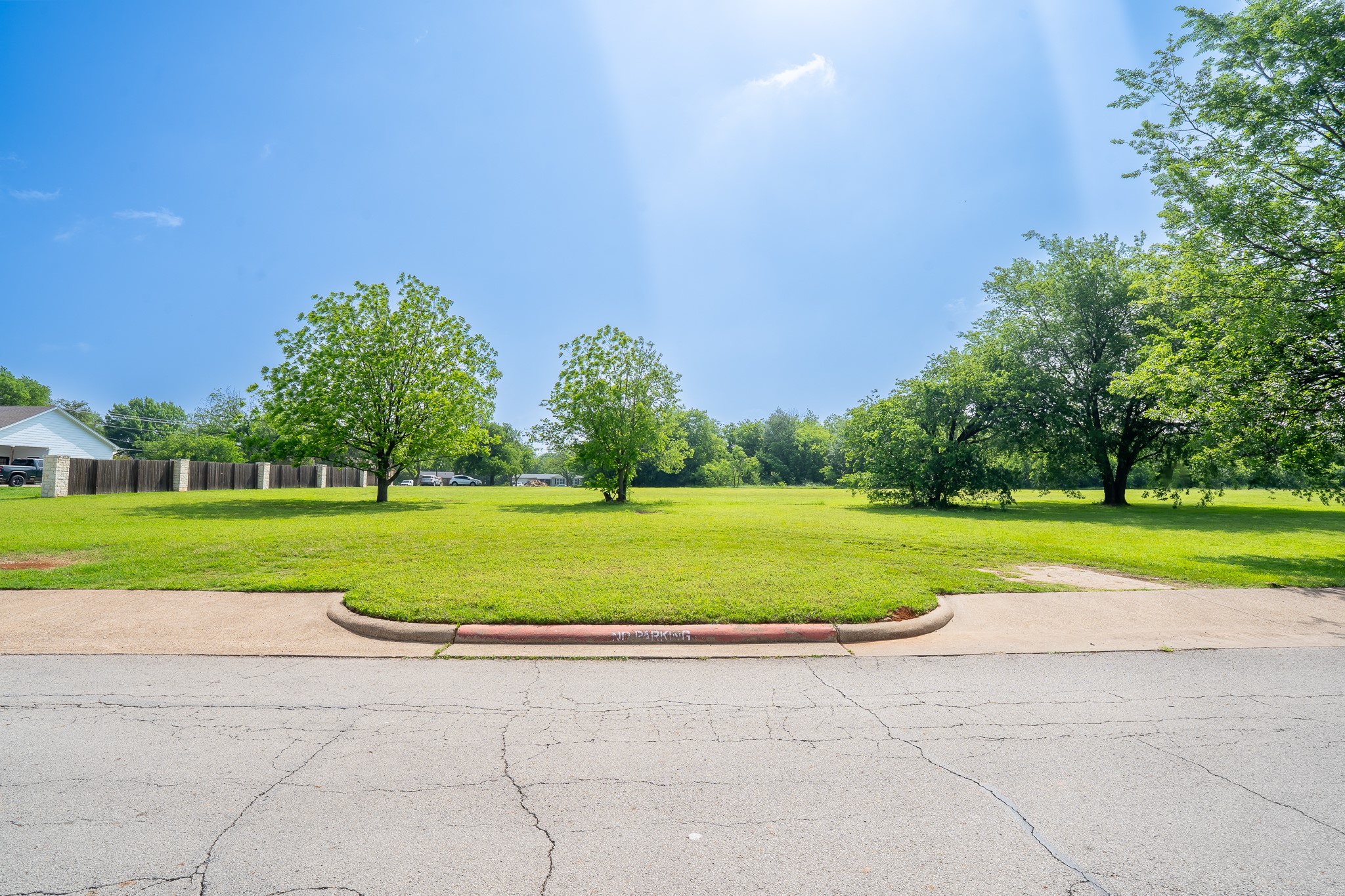 105 S Hawthorne Street Granbury TX 76048