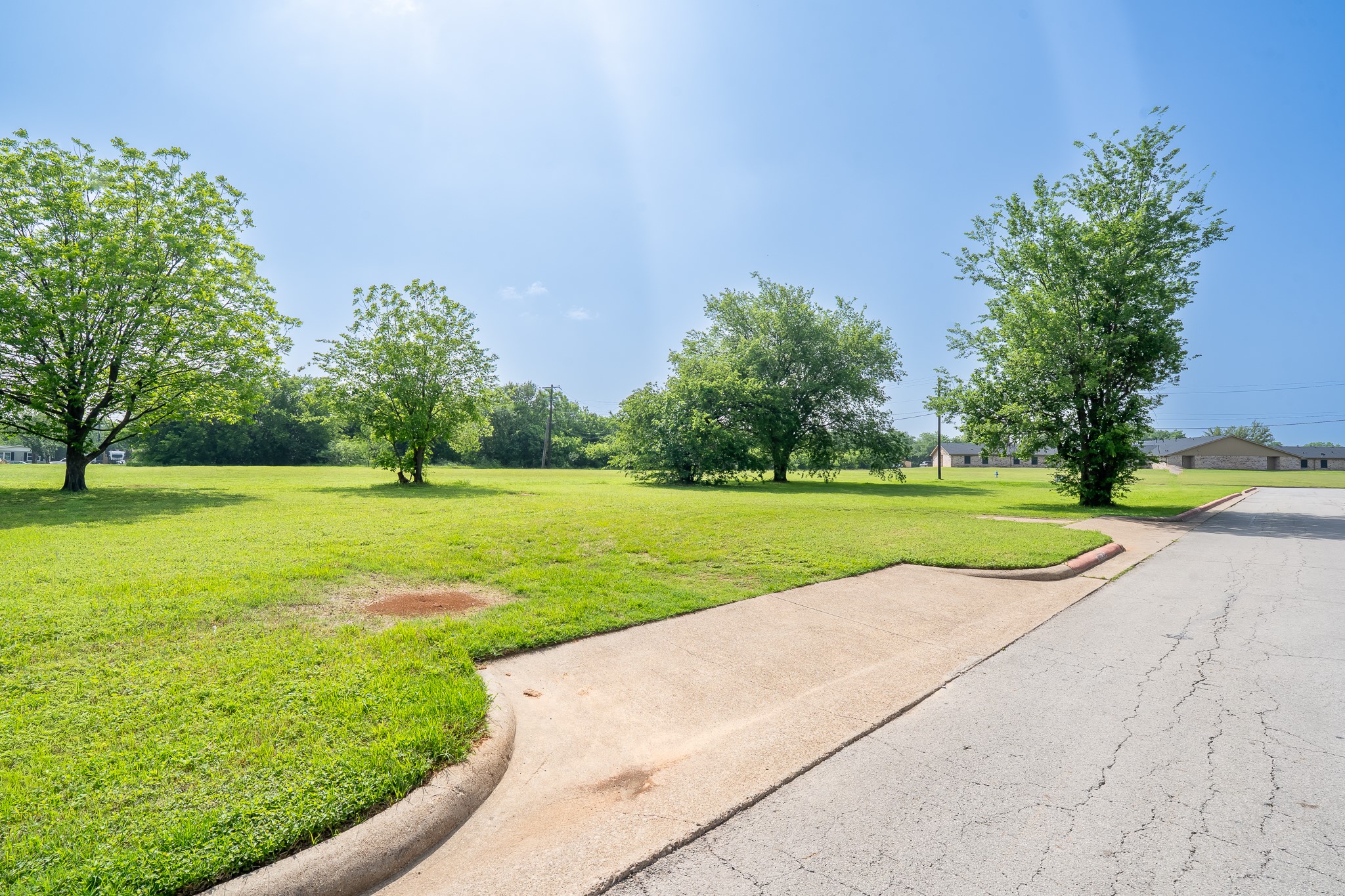 105 S Hawthorne Street Granbury TX 76048