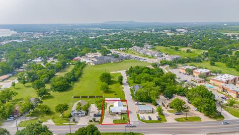 105 S Hawthorne Street Granbury TX 76048