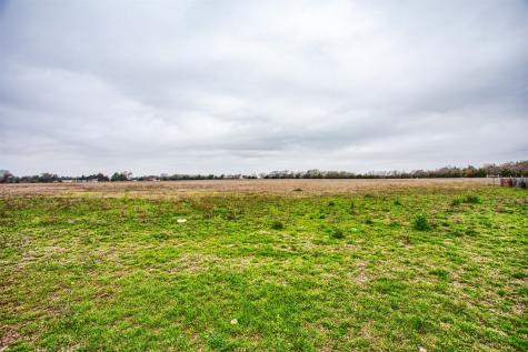 1414 S Bluegrove Road Lancaster TX 75146