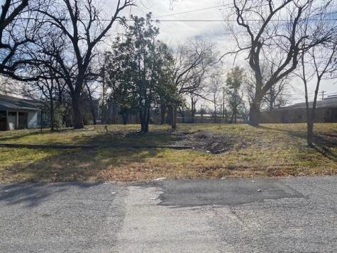 314 E 2nd Street Bonham TX 75418