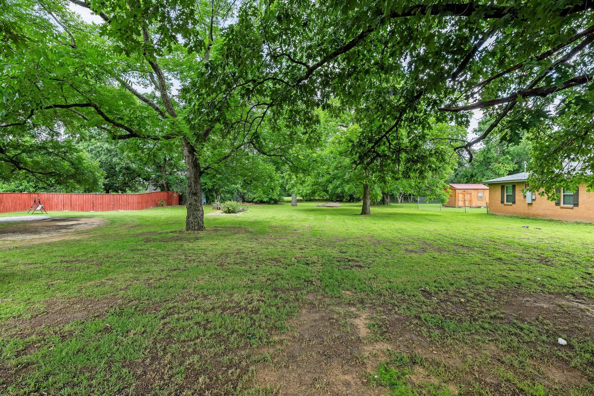 2406 Loy Lake Road Denison TX 75020