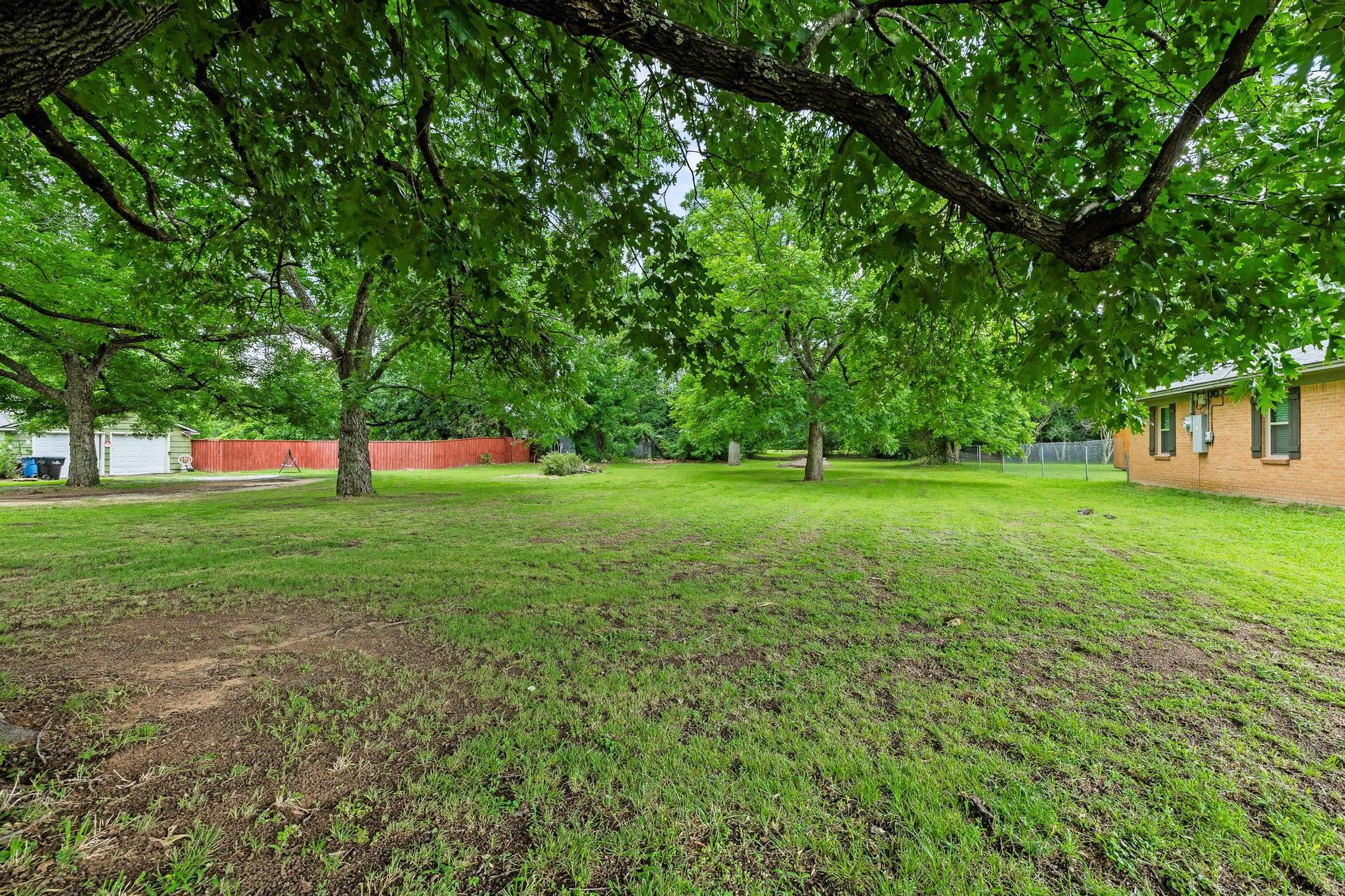 2406 Loy Lake Road Denison TX 75020