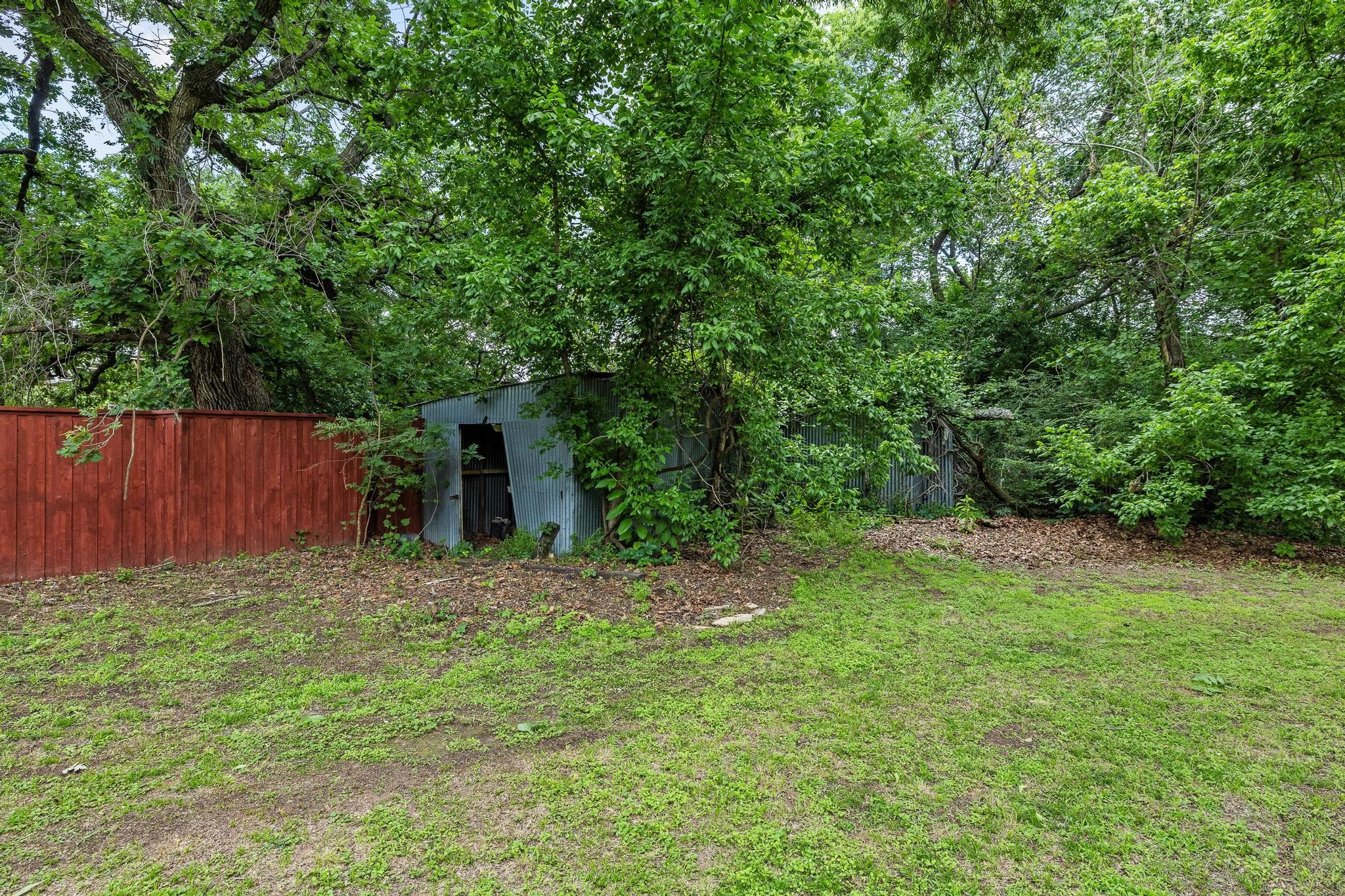 2406 Loy Lake Road Denison TX 75020