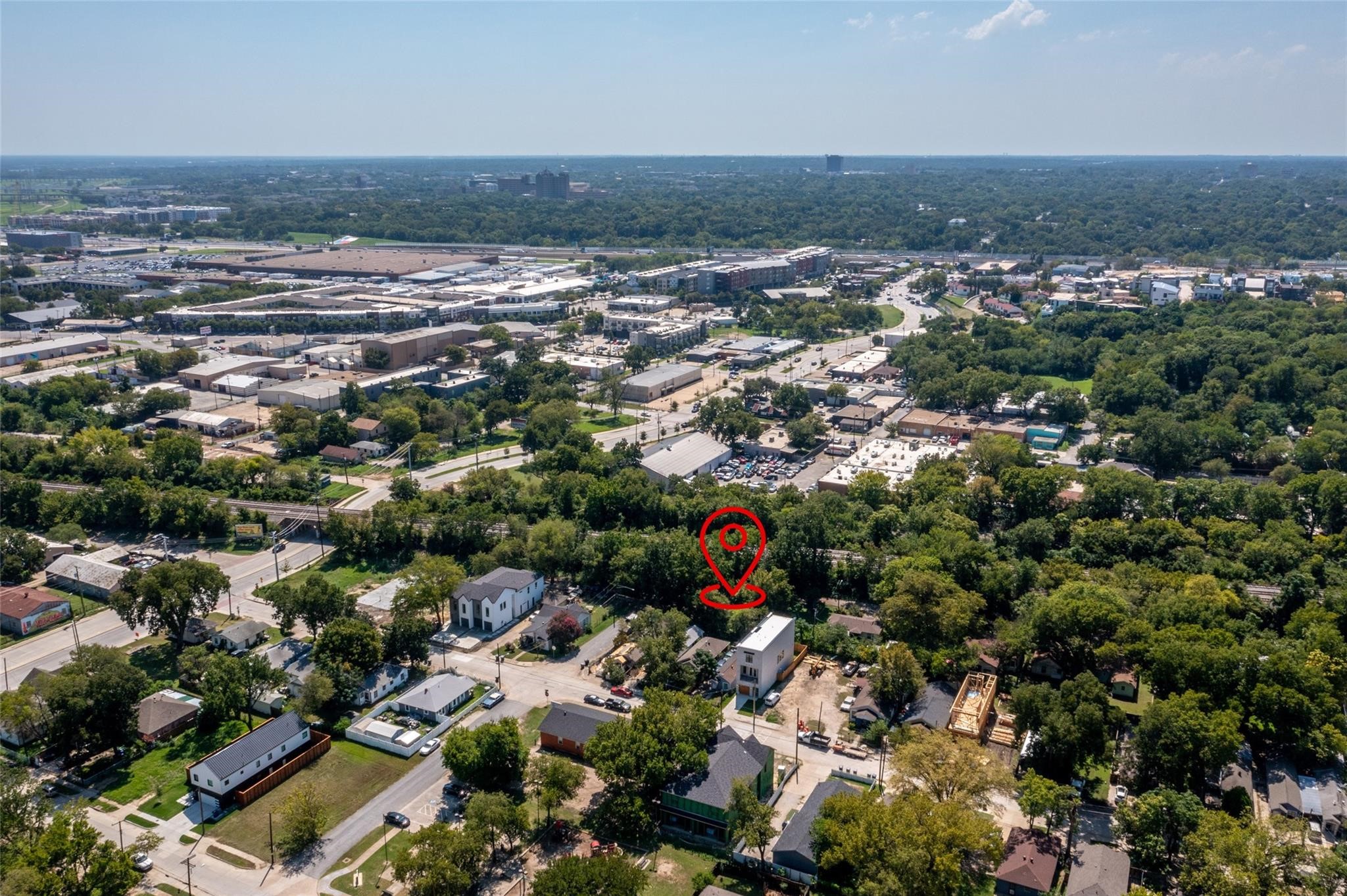 907 Walkway Street Dallas TX 75212