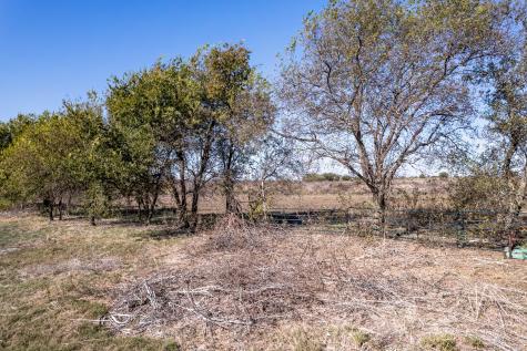 5814 Woodard Avenue Cleburne TX 76033