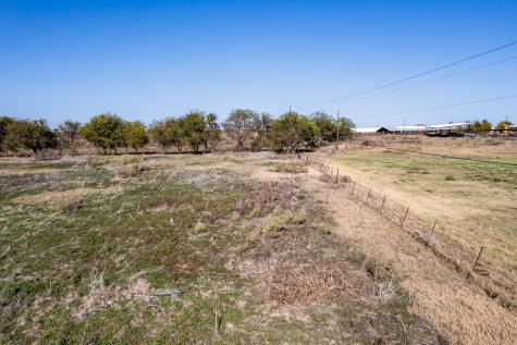 5814 Woodard Avenue Cleburne TX 76033