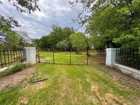 5910 SH-34 Oak Ridge TX 75142