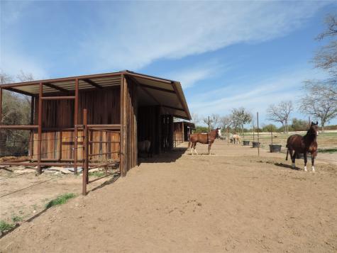 1075 County Road 494 Stephenville TX 76401