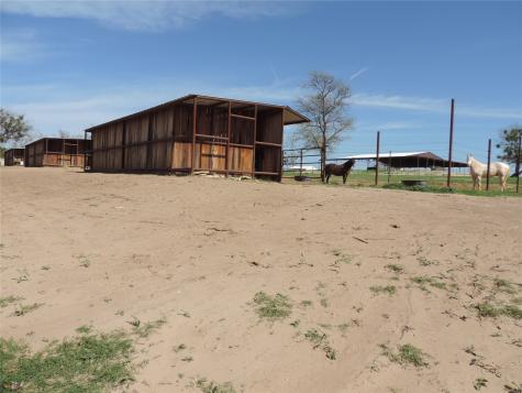 1075 County Road 494 Stephenville TX 76401