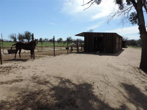 1075 County Road 494 Stephenville TX 76401