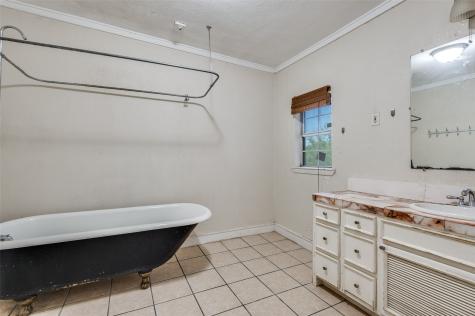 1015 Kings Highway Dallas TX 75208