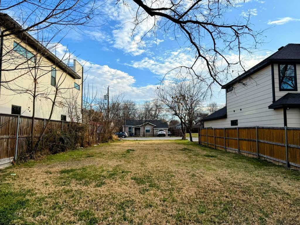 2023 Dennison Street Dallas TX 75212