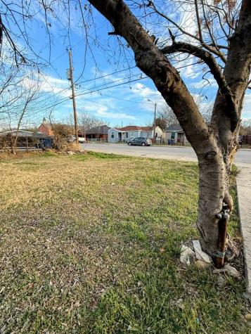 2023 Dennison Street Dallas TX 75212