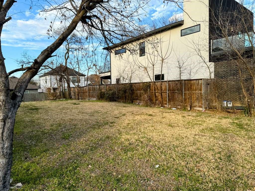 2023 Dennison Street Dallas TX 75212