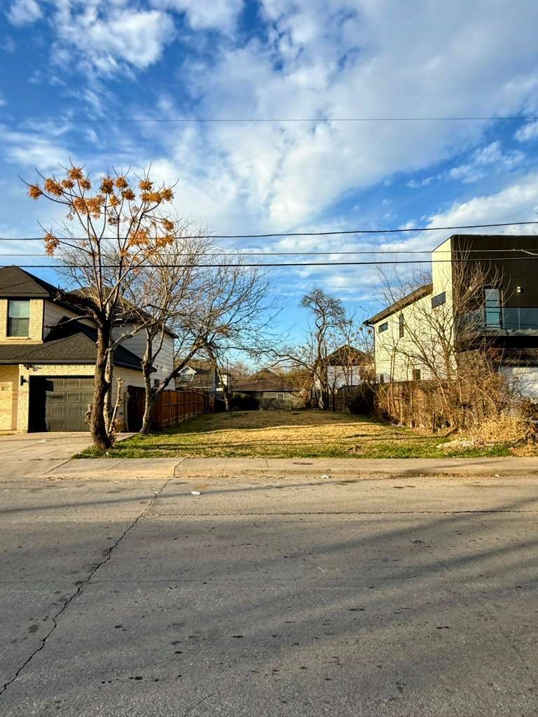 2023 Dennison Street Dallas TX 75212