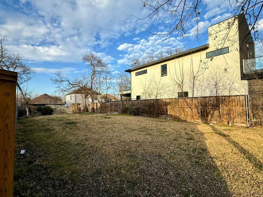 2023 Dennison Street Dallas TX 75212