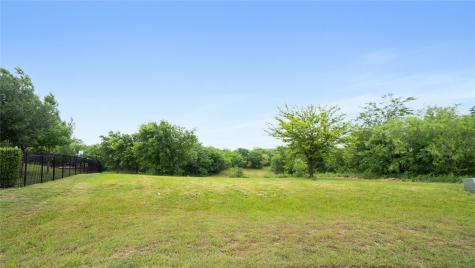 1207 Tulip Court Grand Prairie TX 75104