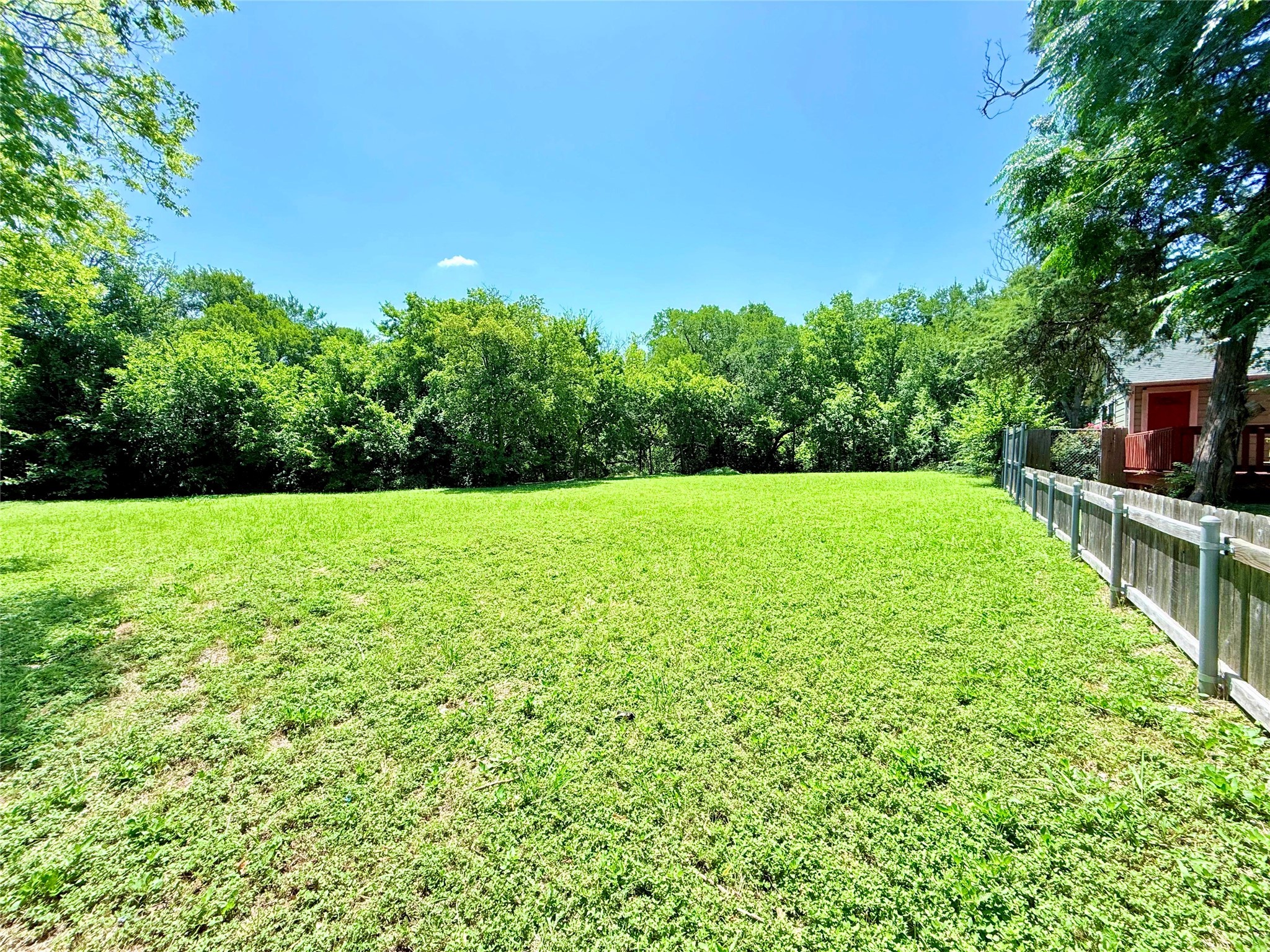 1216 W Clarendon Drive Dallas TX 75208