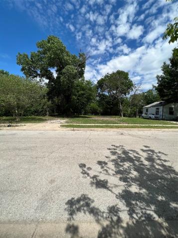 1701 Carver Avenue Fort Worth TX 76102