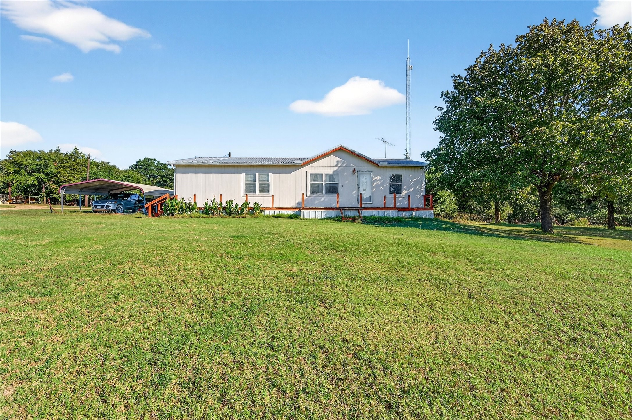 437 County Road 292 Collinsville TX 76233