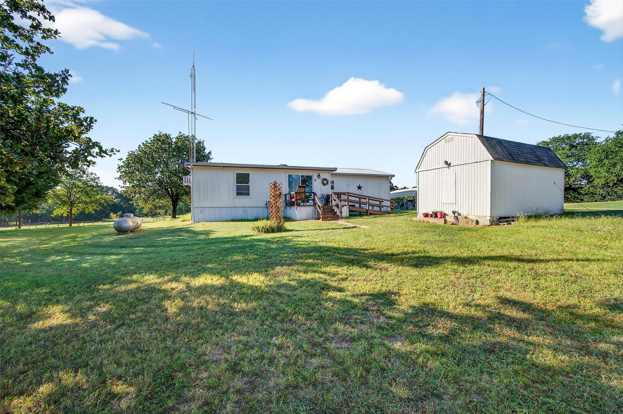 437 County Road 292 Collinsville TX 76233