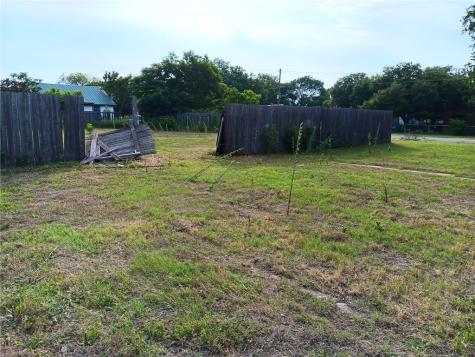 322 S Harrison Street Mcgregor TX 76657