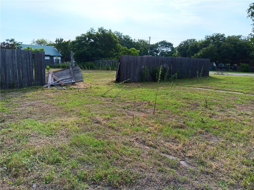 322 S Harrison Street Mcgregor TX 76657