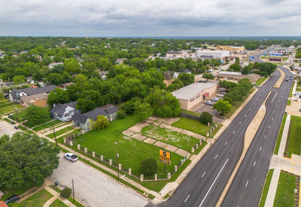 2217 W Waco Drive Waco TX 76707