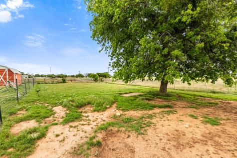 729 Twin Bends Road Crawford TX 76638