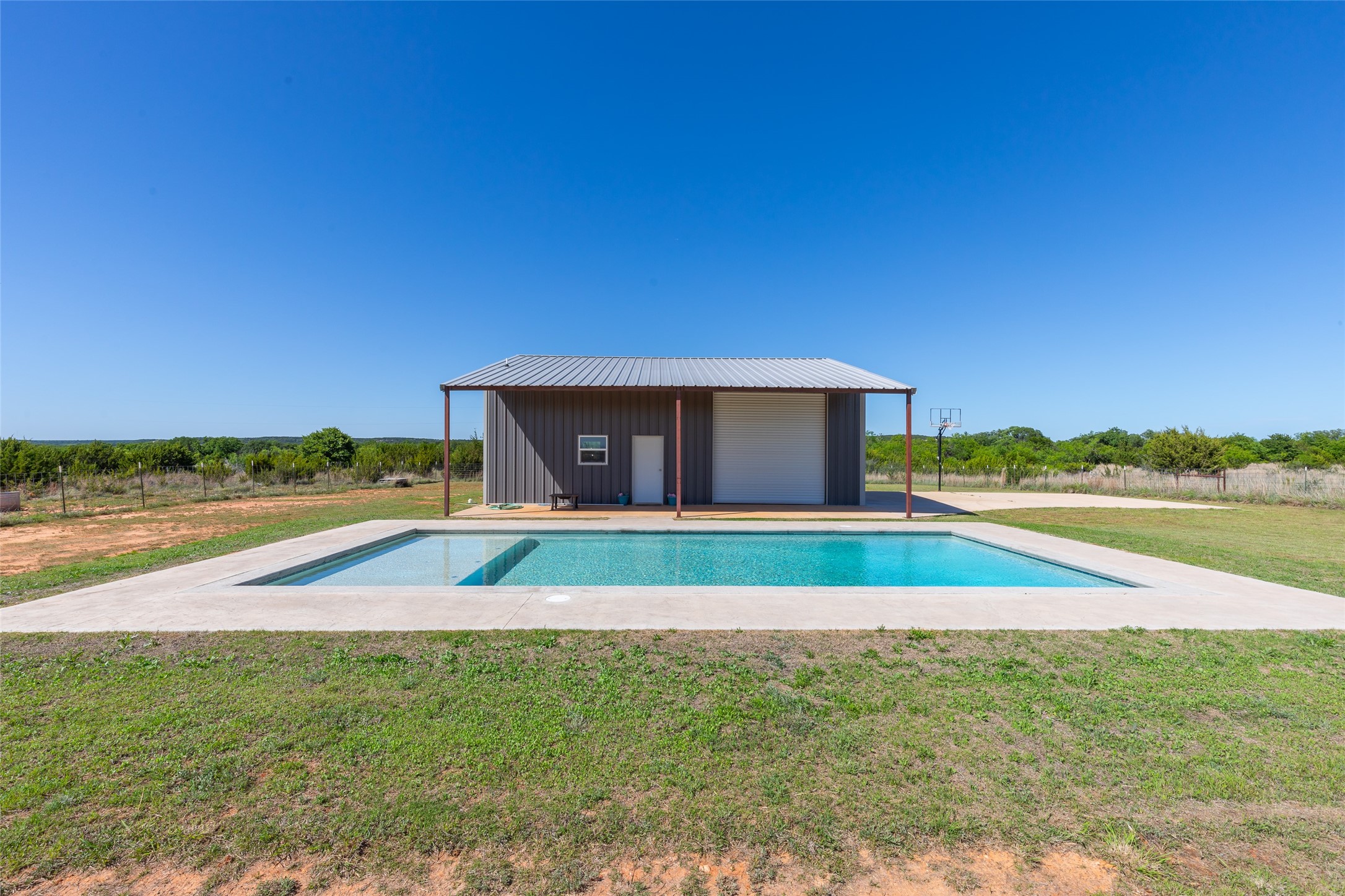 6920 Highway 83 Ovalo TX 79541