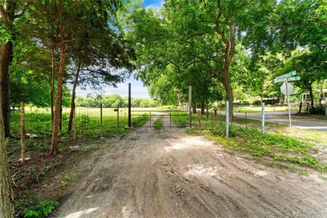1213 S Houston School Road Lancaster TX 75146