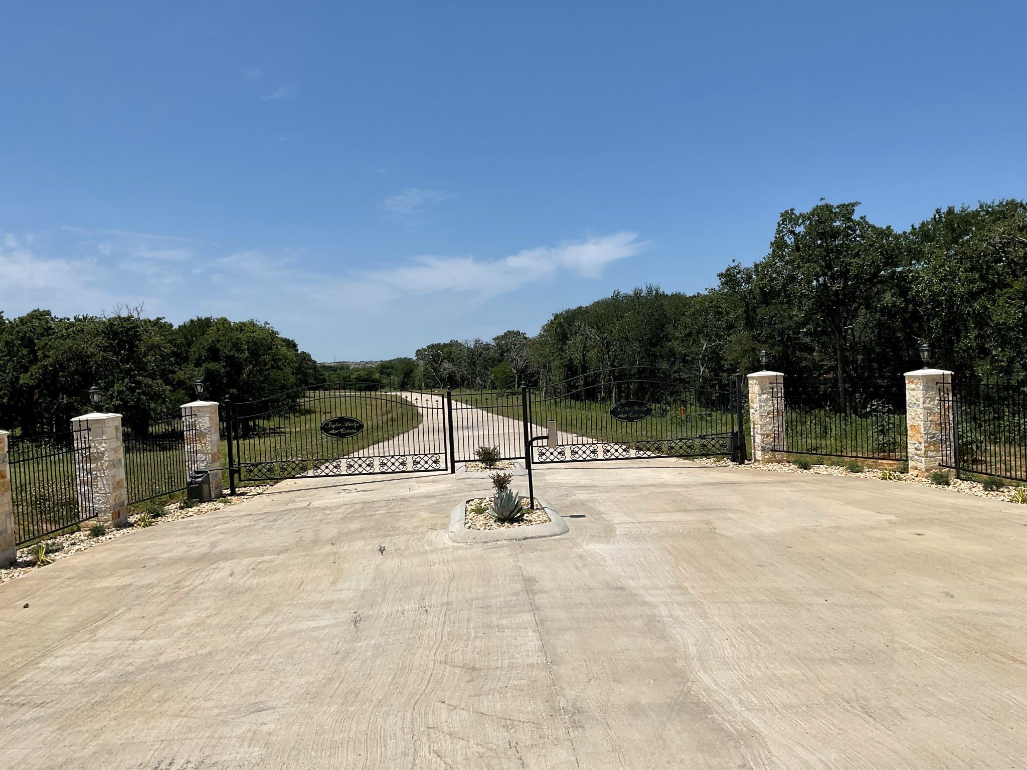 1657 Private Access 60200 Burleson TX 76028