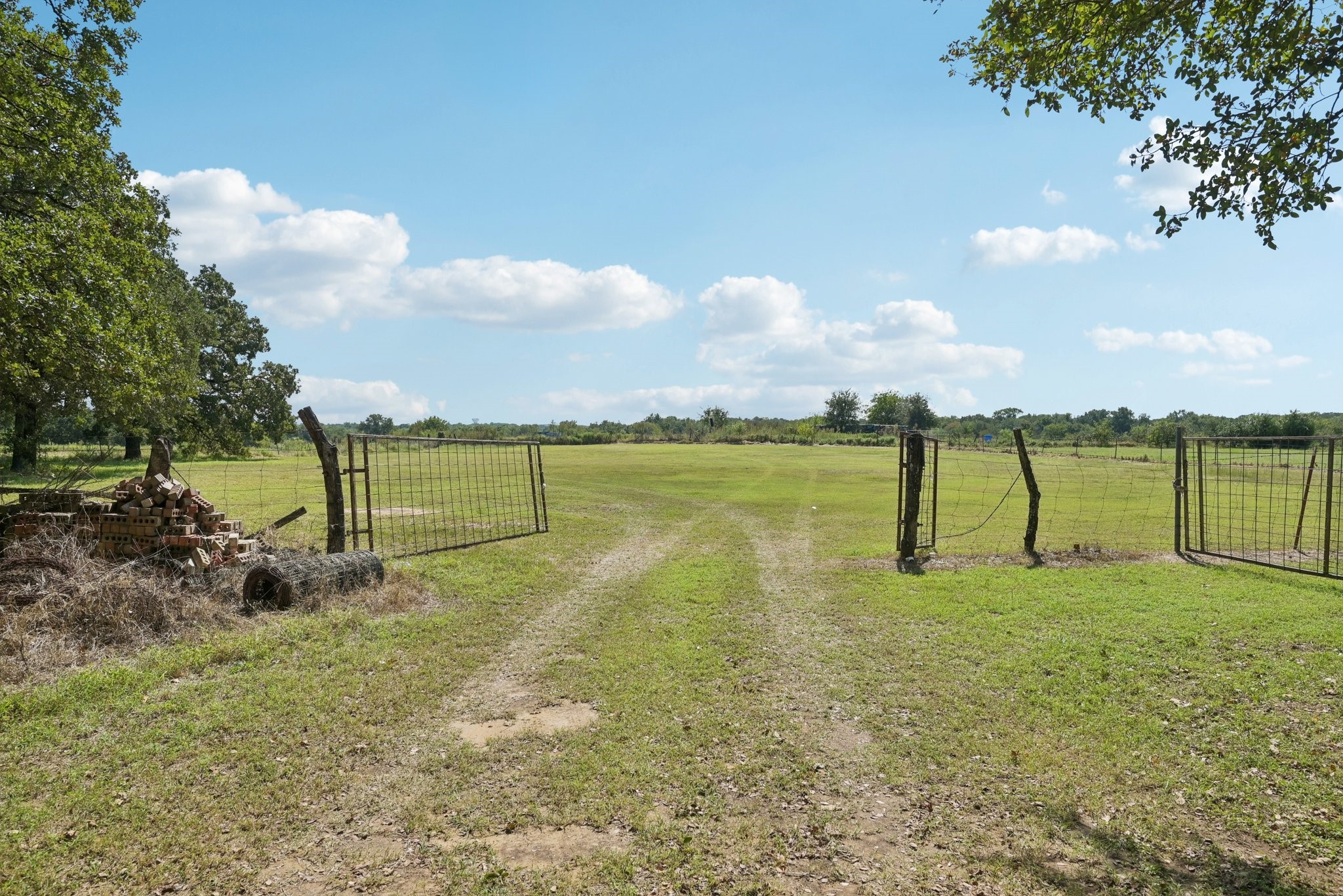 1901 Newt Patterson Mansfield TX 76063
