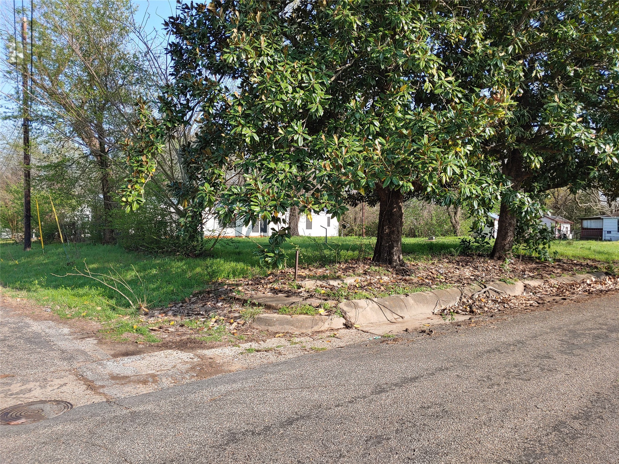 852 NE 11th Street Paris TX 75460