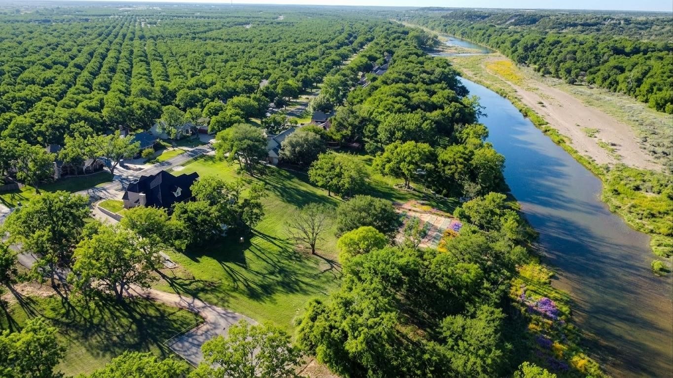 8820 Ravenswood Road Granbury TX 76049